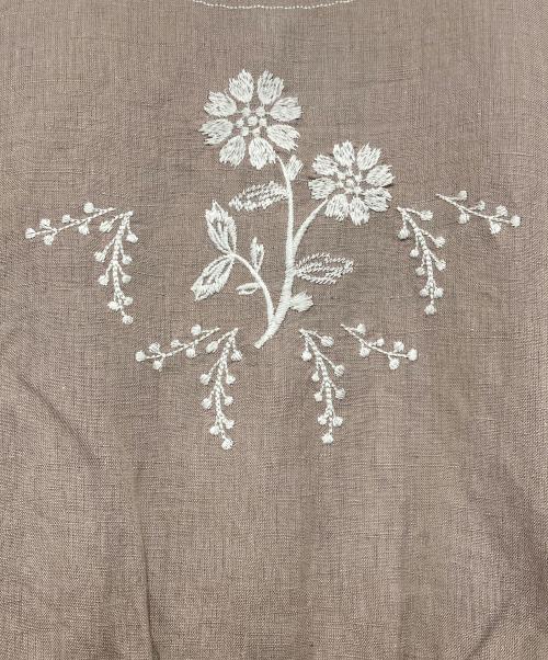 TSUHARU by samansa Mos2（ツハル バイ サマンサモスモス）TSUHARU by samansa Mos2 (ツハル バイ サマンサモスモス) 配色刺繍ワンピース ベージュ サイズ:FREEの古着・服飾アイテム