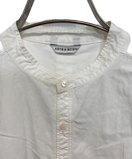 ARTS&SCIENCE（アーツアンドサイエンス）ARTS&SCIENCE (アーツアンドサイエンス) バンドカラーシャツ ホワイト サイズ:1の古着・服飾アイテム