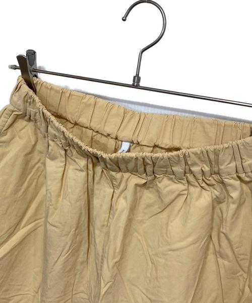 ARTS&SCIENCE（アーツアンドサイエンス）ARTS&SCIENCE (アーツアンドサイエンス) クロップドワイドコットンパンツ ベージュの古着・服飾アイテム