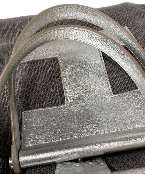 IACUCCI（イアクッチ）IACUCCI (イアクッチ) SORBETTO メタリックレザーリネントートバッグM グレーの古着・服飾アイテム