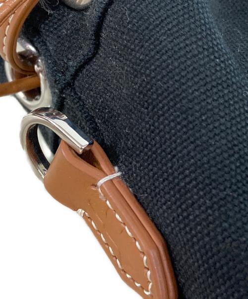 maison kitsune（メゾンキツネ）maison kitsune (メゾンキツネ) CONTOUR FOX BUCKET BAG ブラックの古着・服飾アイテム