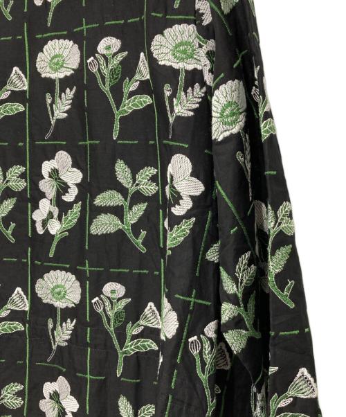 bulle de savon（ビュル デ サボン）bulle de savon (ビュル デ サボン) フラワー刺繍ワンピース ブラック×グリーン サイズ:FREEの古着・服飾アイテム