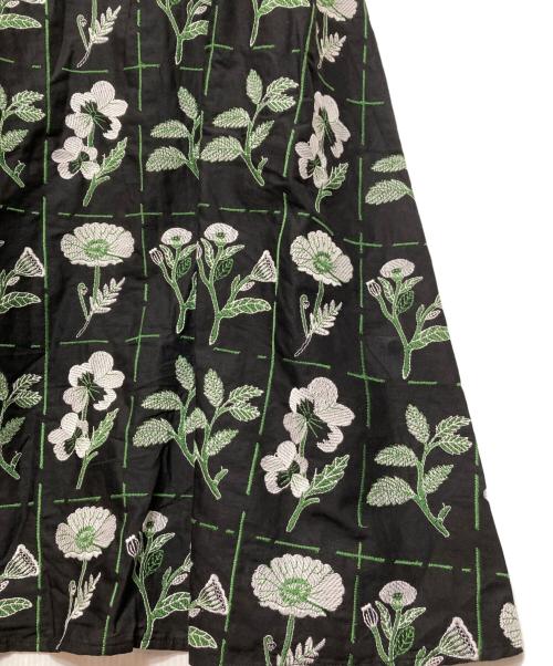 bulle de savon（ビュル デ サボン）bulle de savon (ビュル デ サボン) フラワー刺繍ワンピース ブラック×グリーン サイズ:FREEの古着・服飾アイテム