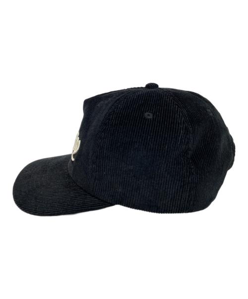 stussy（ステューシー）stussy (ステューシー) MID-DEPTH OLD ENGLISH SNAPBACK BLACK ブラックの古着・服飾アイテム