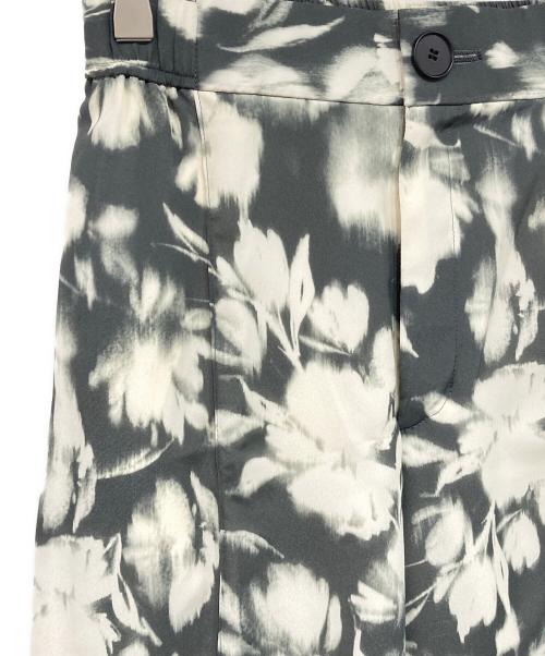 IENA（イエナ）IENA (イエナ) 掠りフラワー ピンタックストレートパンツ グレー サイズ:34の古着・服飾アイテム