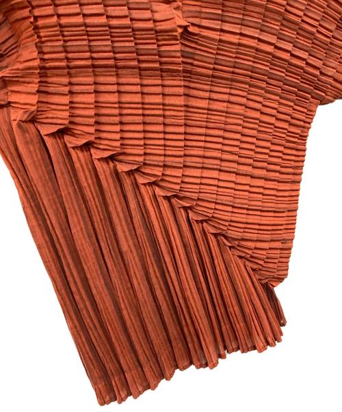 ISSEY MIYAKE（イッセイミヤケ）ISSEY MIYAKE (イッセイミヤケ) 斜めデザイン変形プリーツカットソー ブラウン サイズ:Mの古着・服飾アイテム