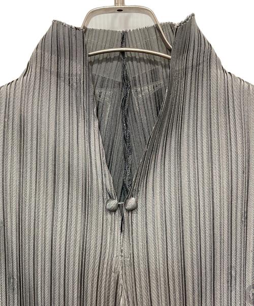 ISSEY MIYAKE FETE（イッセイミヤケフェット）ISSEY MIYAKE FETE (イッセイミヤケフェット) 総柄プリーツカットソー グレー サイズ:02の古着・服飾アイテム