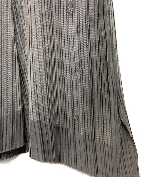 ISSEY MIYAKE FETE（イッセイミヤケフェット）ISSEY MIYAKE FETE (イッセイミヤケフェット) 総柄プリーツカットソー グレー サイズ:02の古着・服飾アイテム