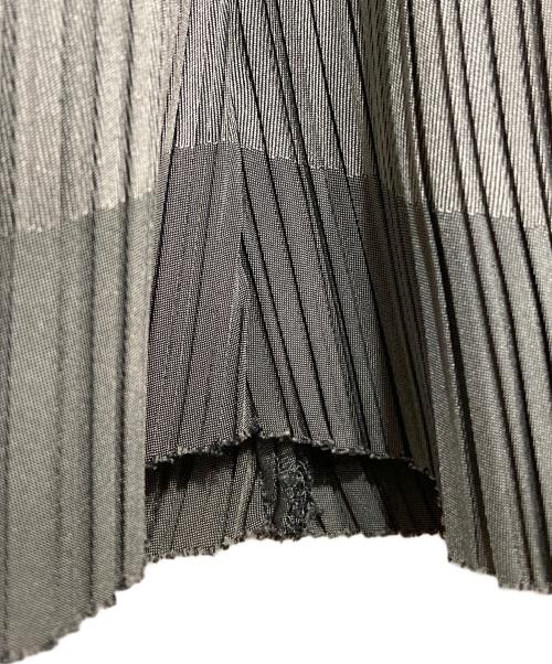 ISSEY MIYAKE FETE（イッセイミヤケフェット）ISSEY MIYAKE FETE (イッセイミヤケフェット) 総柄プリーツカットソー グレー サイズ:02の古着・服飾アイテム