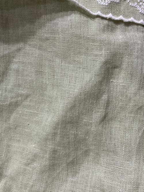 TSUHARU by samansa Mos2（ツハル バイ サマンサモスモス）TSUHARU by Samansa Mos2 (ツハル バイ サマンサモスモス) リネンハンカチ刺繍前後2WAYブラウス グリーン サイズ:Fの古着・服飾アイテム