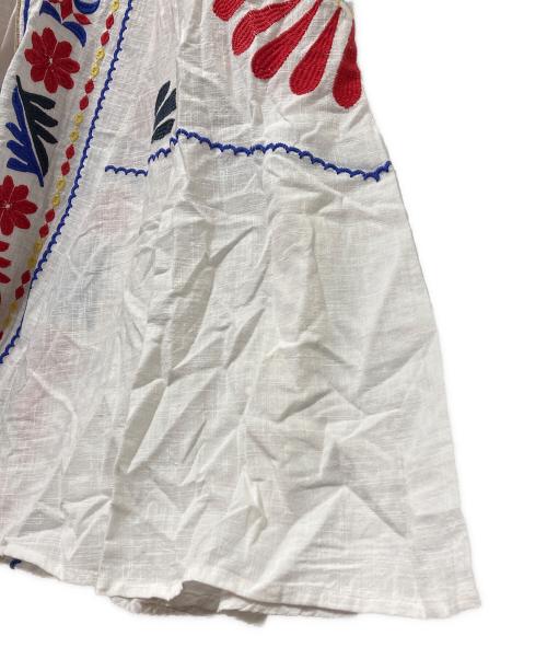 Amina（アミナ）Amina (アミナ) バフラ刺繍ワンピース ホワイト サイズ:-の古着・服飾アイテム