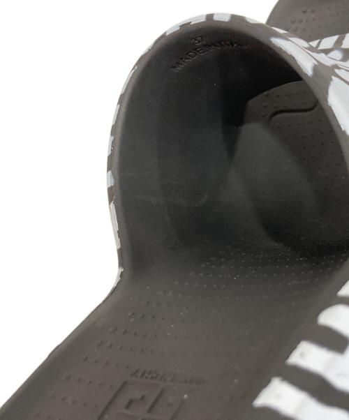 GIVENCHY（ジバンシィ）GIVENCHY (ジバンシィ) マシュマロ4Gエンブレムサンダル ホワイト×ブラック サイズ:37の古着・服飾アイテム