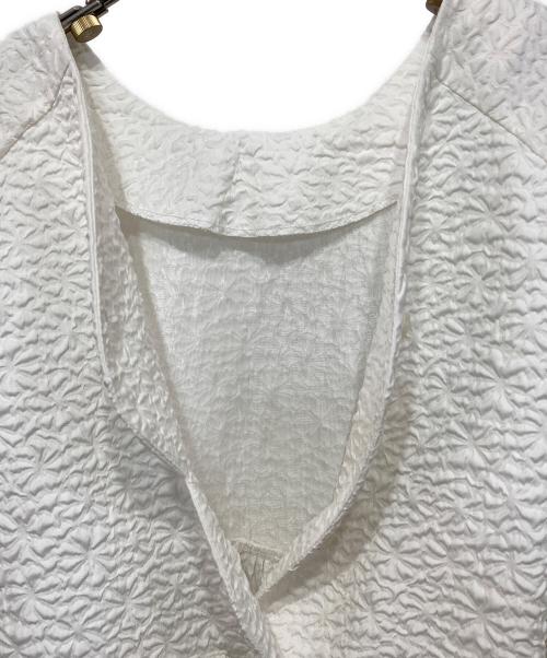 anana（アナナ）anana (アナナ) ふくれフラワージャガードチュニックブラウス ホワイト サイズ:Fの古着・服飾アイテム