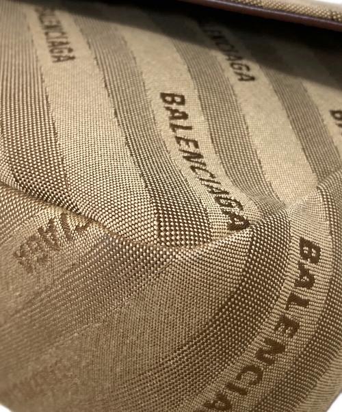 BALENCIAGA（バレンシアガ）BALENCIAGA (バレンシアガ) BBラウンド ショルダーバッグ ベージュの古着・服飾アイテム