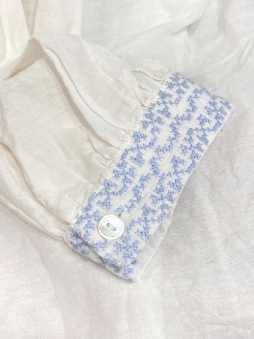 TSUHARU by samansa Mos2（ツハル バイ サマンサモスモス）TSUHARU by Samansa Mos2 (ツハル バイ サマンサモスモス) タイル刺繍チュニックブラウス ホワイト サイズ:Fの古着・服飾アイテム