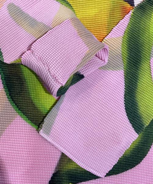 ISSEY MIYAKE（イッセイミヤケ）ISSEY MIYAKE (イッセイミヤケ) WATER FLOWERプリーツカットソー ピンク サイズ:-の古着・服飾アイテム