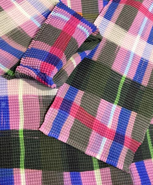 ISSEY MIYAKE（イッセイミヤケ）ISSEY MIYAKE (イッセイミヤケ) マルチカラーチェックハイネックカットソー マルチカラー サイズ:-の古着・服飾アイテム