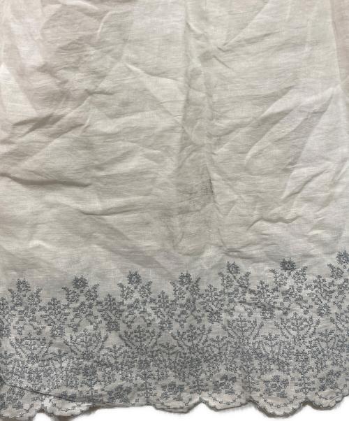 TSUHARU by samansa Mos2（ツハル バイ サマンサモスモス）TSUHARU by samansa Mos2 (ツハル バイ サマンサモスモス) リネン刺繍ペチワンピース ホワイト サイズ:Fの古着・服飾アイテム