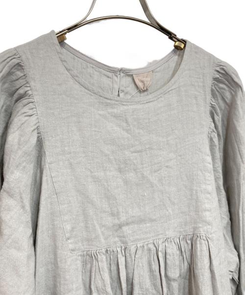 TSUHARU by samansa Mos2（ツハル バイ サマンサモスモス）TSUHARU by Samansa Mos2 (ツハル バイ サマンサモスモス) メッシュ刺繍ベスト付きワンピース グレー サイズ:Fの古着・服飾アイテム