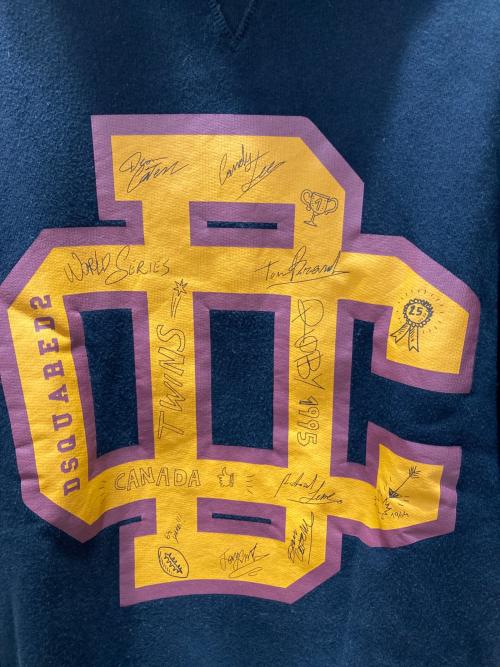 DSQUARED2（ディースクエアード）DSQUARED2 (ディースクエアード) 20AWプリンテッドロゴプルオーバーフーディーパーカー ブラック サイズ:Mの古着・服飾アイテム