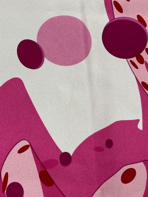 HERMES（エルメス）HERMES (エルメス) カレ90 IHOLA FLAMENCA ピンク×アイボリーの古着・服飾アイテム