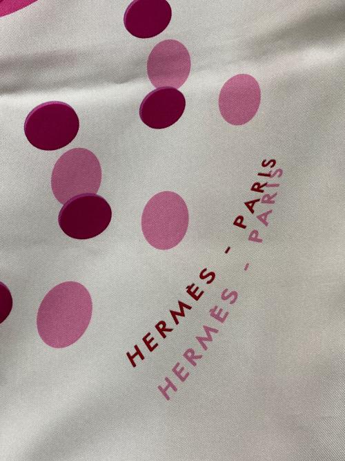 HERMES（エルメス）HERMES (エルメス) カレ90 IHOLA FLAMENCA ピンク×アイボリーの古着・服飾アイテム