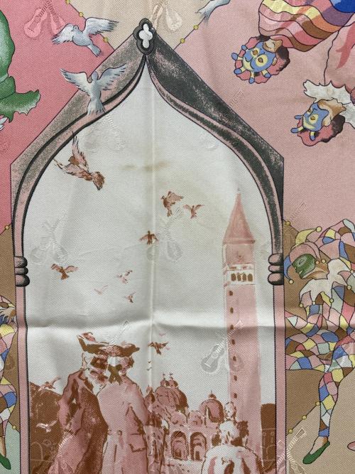 HERMES（エルメス）HERMES (エルメス) カレ90-ベニスのカーニバル ライトピンクの古着・服飾アイテム