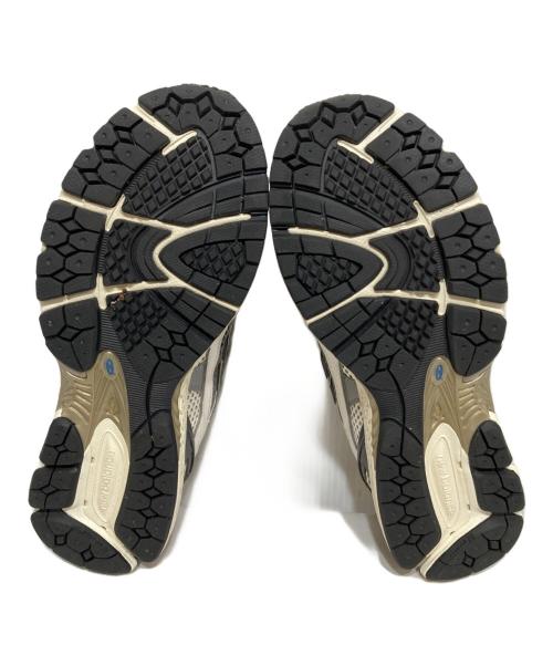 asics（アシックス）asics (アシックス) U1906NA グレー×アイボリー サイズ:25の古着・服飾アイテム