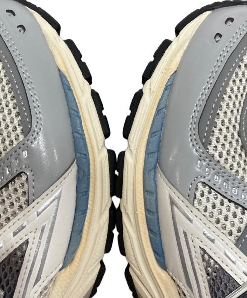 asics（アシックス）asics (アシックス) U1906NA グレー×アイボリー サイズ:25の古着・服飾アイテム