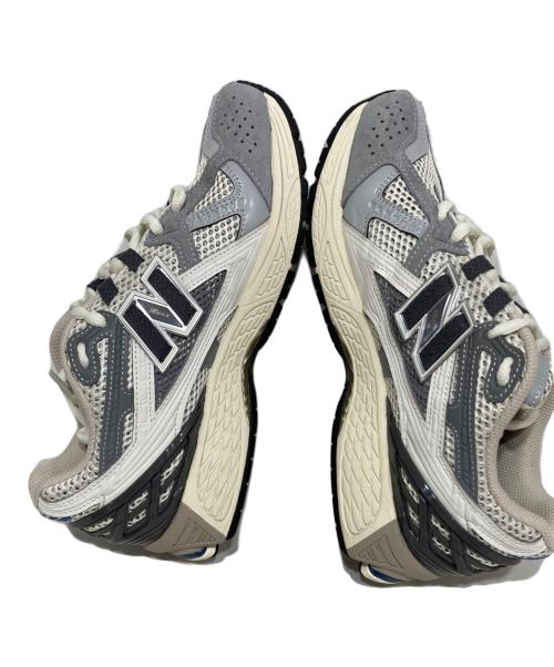 asics（アシックス）asics (アシックス) U1906NA グレー×アイボリー サイズ:25の古着・服飾アイテム