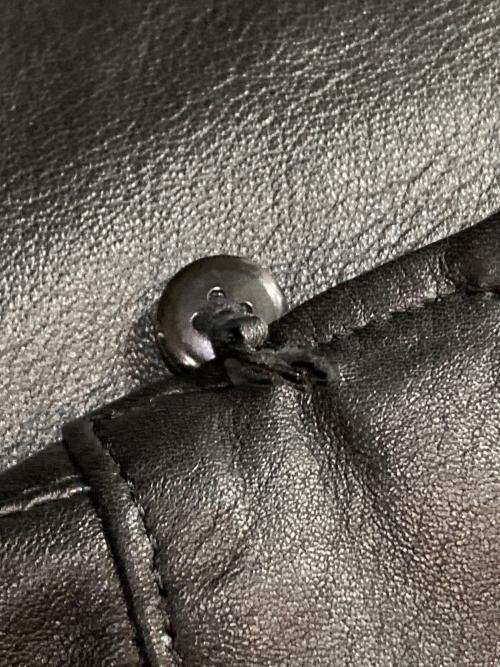 JOHN LAWRENCE SULLIVAN（ジョン ローレンス サリバン）JOHN LAWRENCE SULLIVAN (ジョン ローレンス サリバン) Leather Metal Line Shirt ブラック サイズ:46の古着・服飾アイテム