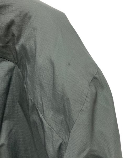 ARC'TERYX（アークテリクス）ARC'TERYX (アークテリクス) ATOM AR HOODY チャコールグレー サイズ: XSの古着・服飾アイテム