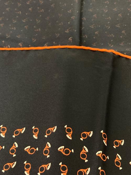 HERMES（エルメス）HERMES (エルメス) 総柄シルクスカーフ オレンジ×ブラックの古着・服飾アイテム
