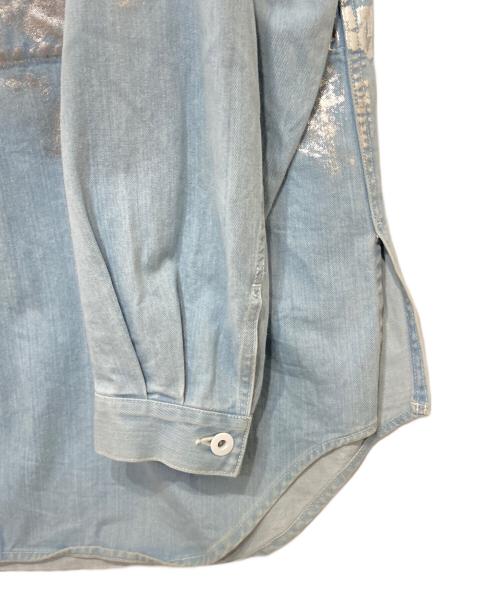 STUMBLY（スタンブリ―）STUMBLY (スタンブリ―) シルバーホイルプリンテッドデニムシャツ インディゴ サイズ:38の古着・服飾アイテム