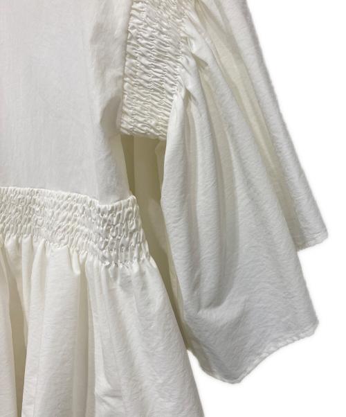 UNITED ARROWS TOKYO（ユナイテッドアローズトウキョウ）UNITED ARROWS TOKYO (ユナイテッドアローズトウキョウ) イレギュラー シャーリング 六分袖 ブラウス ソリッド ホワイト サイズ:36の古着・服飾アイテム