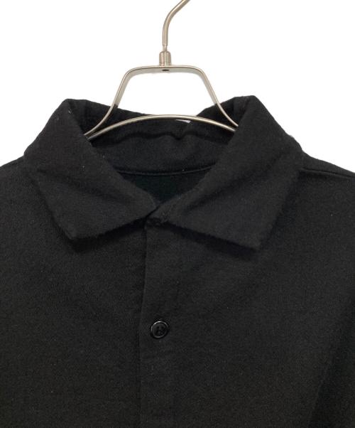 tricot COMME des GARONS（トリコ コム デ ギャルソン）tricot COMME des GARONS (トリコ コム デ ギャルソン) バッグボタン 変形アームウールシャツ ブラック サイズ:Sの古着・服飾アイテム
