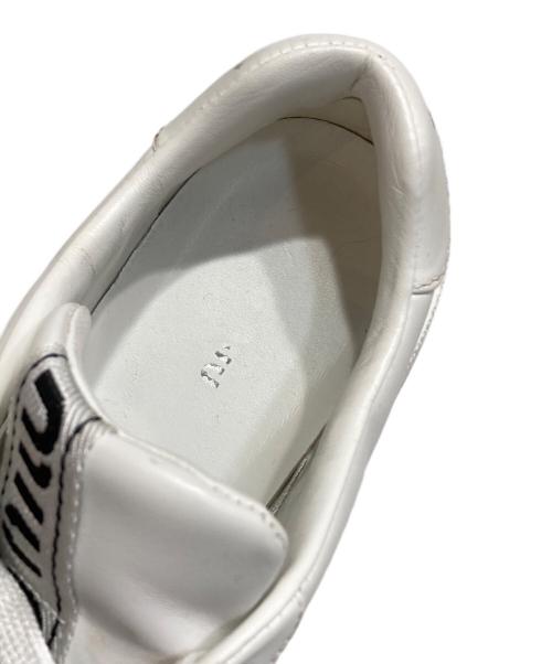 MIU MIU（ミュウミュウ）MIU MIU (ミュウミュウ) ロゴレザースニーカー ホワイト サイズ:38.5の古着・服飾アイテム