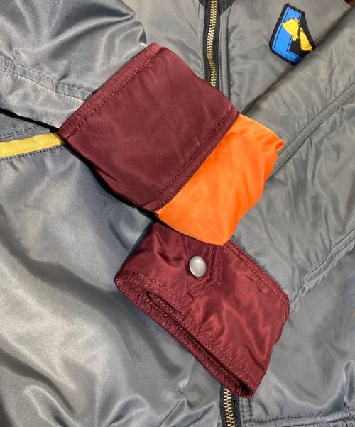 プレミアムバンダイ（プレミアムバンダイ）プレミアムバンダイ (プレミアムバンダイ) 機動戦士ガンダムUC－ジャケット オリーブ サイズ:Lの古着・服飾アイテム