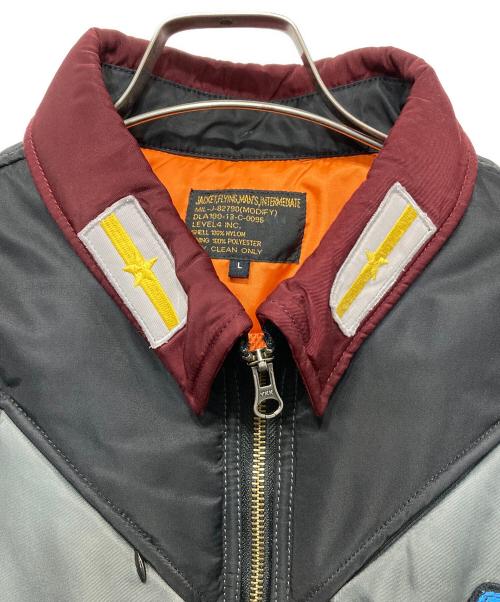 プレミアムバンダイ（プレミアムバンダイ）プレミアムバンダイ (プレミアムバンダイ) 機動戦士ガンダムUC－ジャケット オリーブ サイズ:Lの古着・服飾アイテム