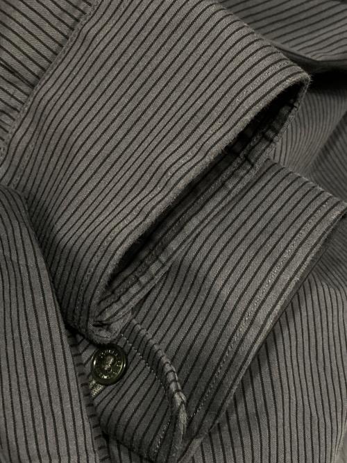 JOHN LAWRENCE SULLIVAN（ジョン ローレンス サリバン）JOHN LAWRENCE SULLIVAN (ジョン ローレンス サリバン) STRIPED BROADCLOTH REGULAR COLLAR SHIRT グレー サイズ:44の古着・服飾アイテム