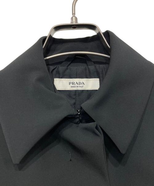 PRADA（プラダ）PRADA (プラダ) ベルテッドフライフロントカラージャケット ブラック サイズ:38の古着・服飾アイテム