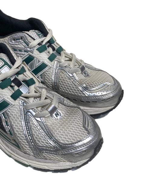 NEW BALANCE（ニューバランス）NEW BALANCE (ニューバランス) M1906REU SILVER/GREEN グリーン×アイボリー サイズ:28の古着・服飾アイテム