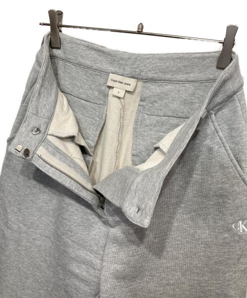 Calvin Klein Jeans（カルバンクラインジーンズ）Calvin Klein Jeans (カルバンクラインジーンズ) スウェットパンツ ライトグレー サイズ:Sの古着・服飾アイテム