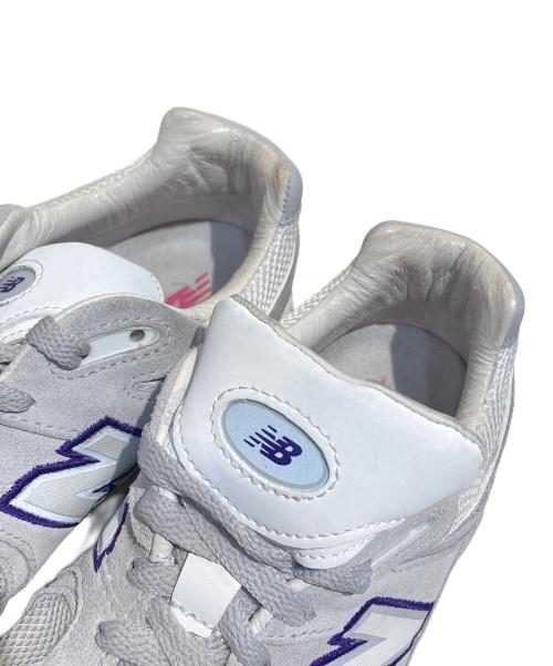 NEW BALANCE（ニューバランス）NEW BALANCE (ニューバランス) BEAUTY&YOUTH (ビューティーアンドユース) スニーカー ホワイト×ライトグレー サイズ:27の古着・服飾アイテム