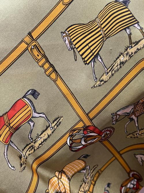 HERMES（エルメス）HERMES (エルメス) 48頭の馬-カレ90 カーキの古着・服飾アイテム