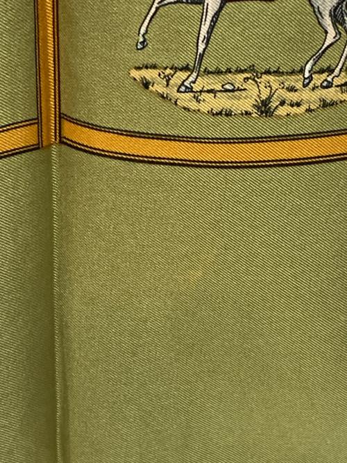 HERMES（エルメス）HERMES (エルメス) 48頭の馬-カレ90 カーキの古着・服飾アイテム