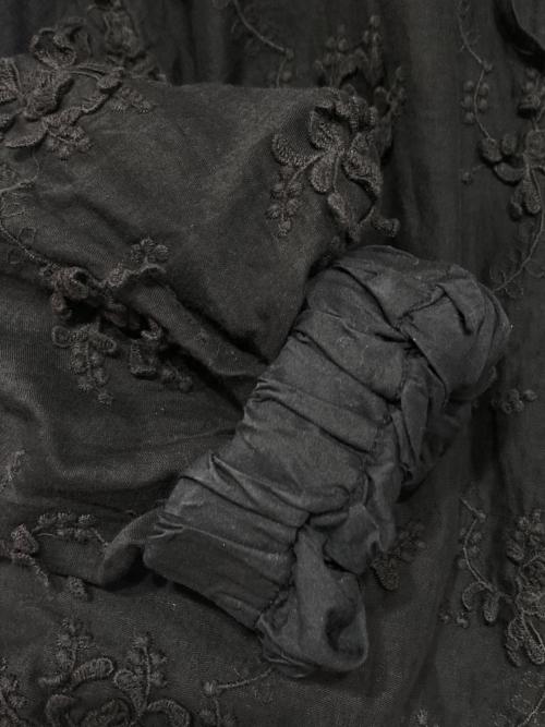 crinkle crinkle  crinkle（クリンクル クリンクル クリンクル）crinkle crinkle  crinkle (クリンクル クリンクル クリンクル) エンブロイダリー ボレロ ブラック サイズ:Fの古着・服飾アイテム