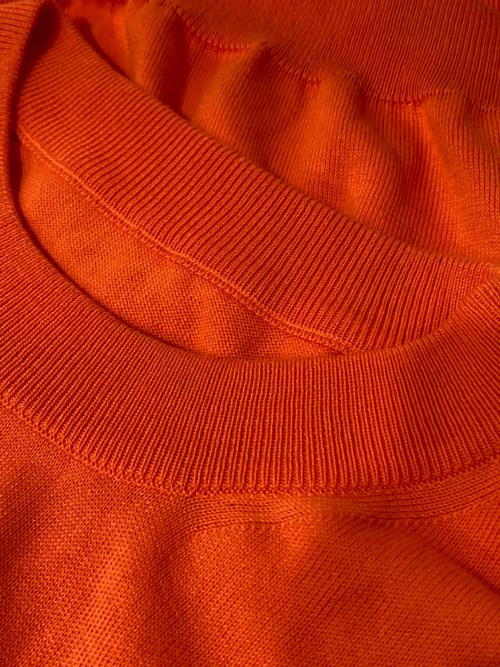 Maison Margiela（メゾンマルジェラ）Maison Margiela (メゾンマルジェラ) 刺繍ロゴ半袖ニット オレンジ サイズ:Sの古着・服飾アイテム