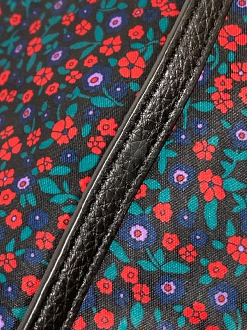 COACH（コーチ）COACH (コーチ) フローラルプリントナイロンクロスボディ レッド×ブラックの古着・服飾アイテム