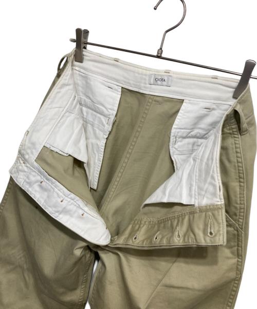 CIOTA（シオタ）CIOTA (シオタ) スビンコットン テーパードパンツ カーキ サイズ:4の古着・服飾アイテム